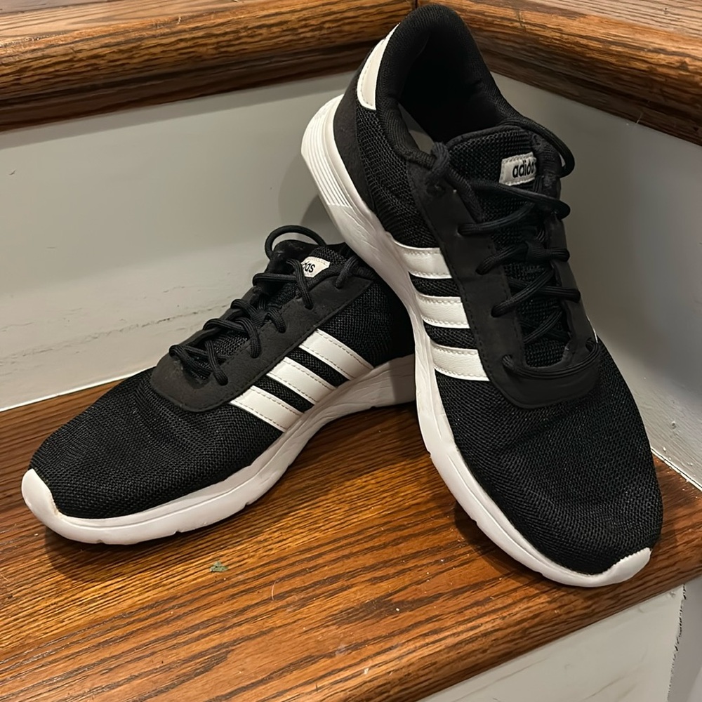 Women’s Adidas athletic shoe - size 8
